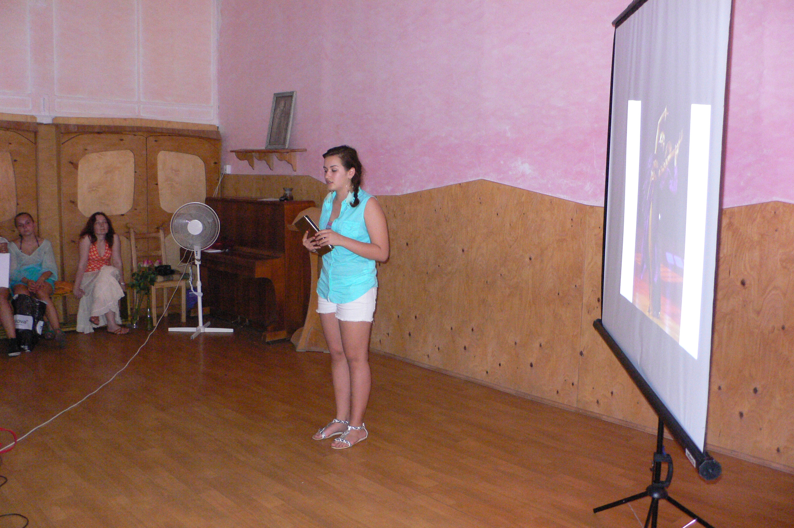 Štvrtý deň Sofia prezentovala o svojich tanečných skúsenostiach.